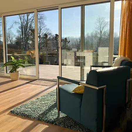 Rose לינה וארוחת בוקר 3*