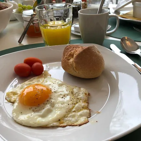 Rose Bed & Breakfast