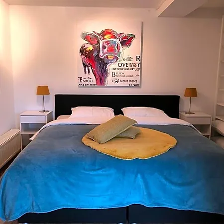 Rose Bed & Breakfast 3*