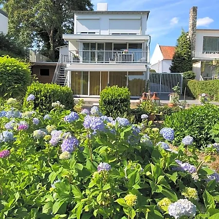 Rose Bed & Breakfast 3*
