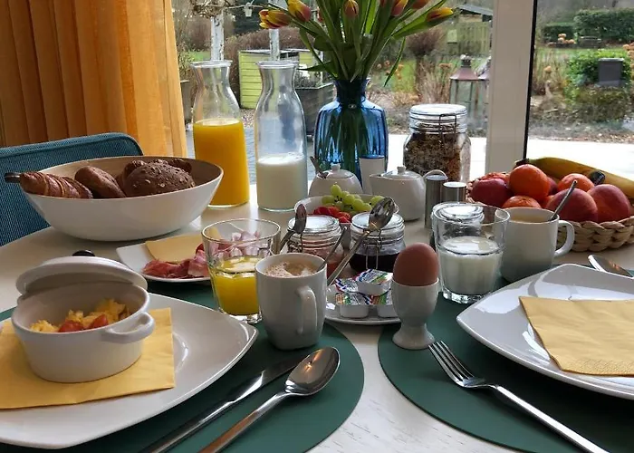 Rose Bed & Breakfast 3*